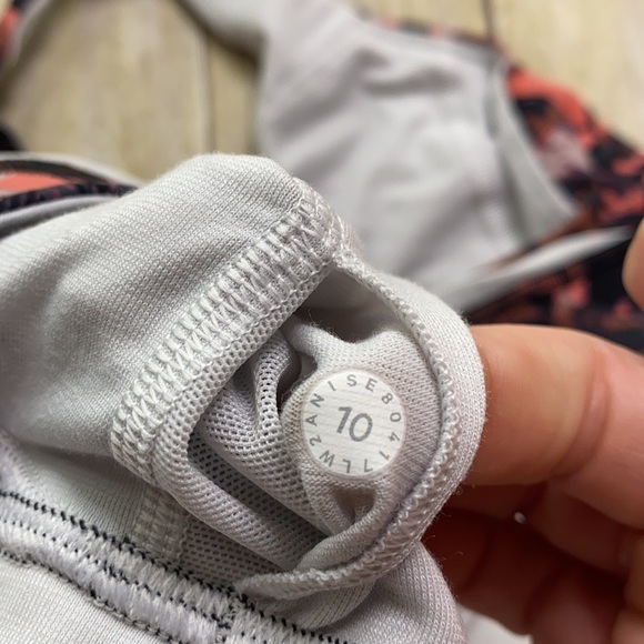 Lululemon Sports Bra - Picture 5 of 5